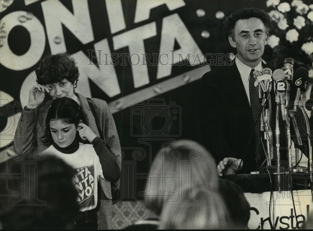 1980 Press Photo Dennis Conta conceded defeat in his race for mayor - mja87142 - Historic Images