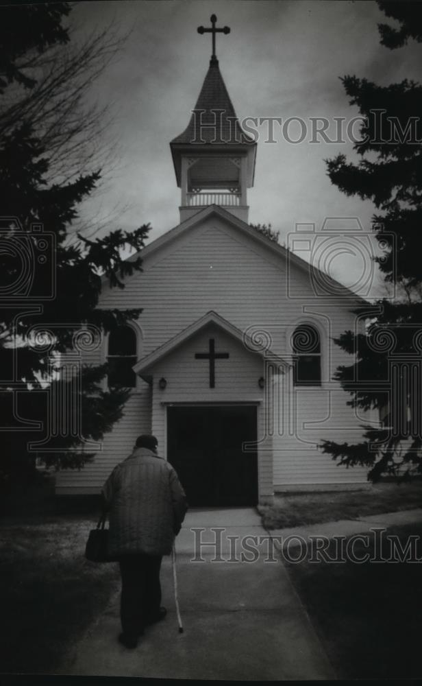 1993 Press Photo Ethel Iddings at the St. Ann&#39;s Church at Cornucopia, Wisconsin - Historic Images