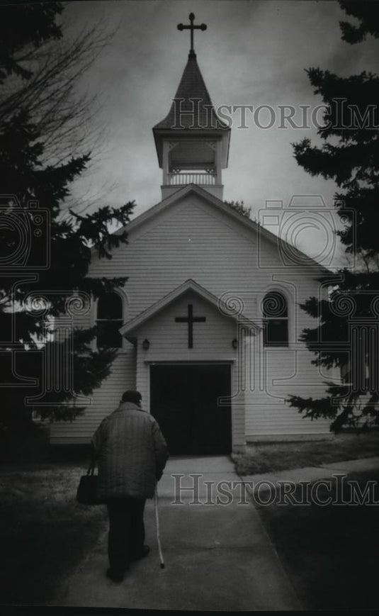 1993 Press Photo Ethel Iddings at the St. Ann's Church at Cornucopia, Wisconsin - Historic Images