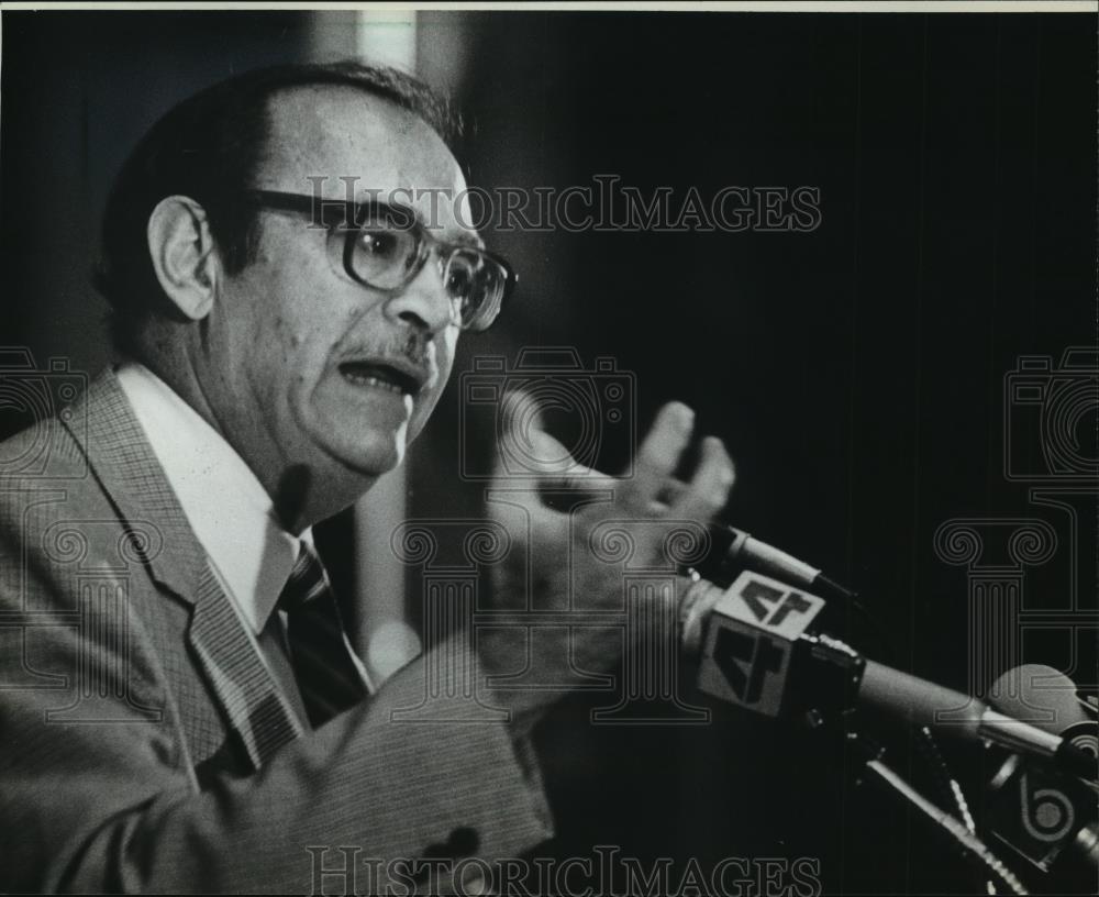 1982 Press Photo former Israeli ambassador to the US Simcha Dinitz in Milwaukee - Historic Images