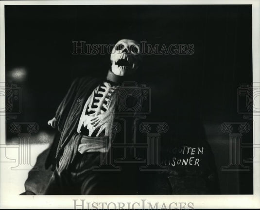 1990 Press Photo Plastic model of Forgotten Prisoner, David Dockerty collection - Historic Images