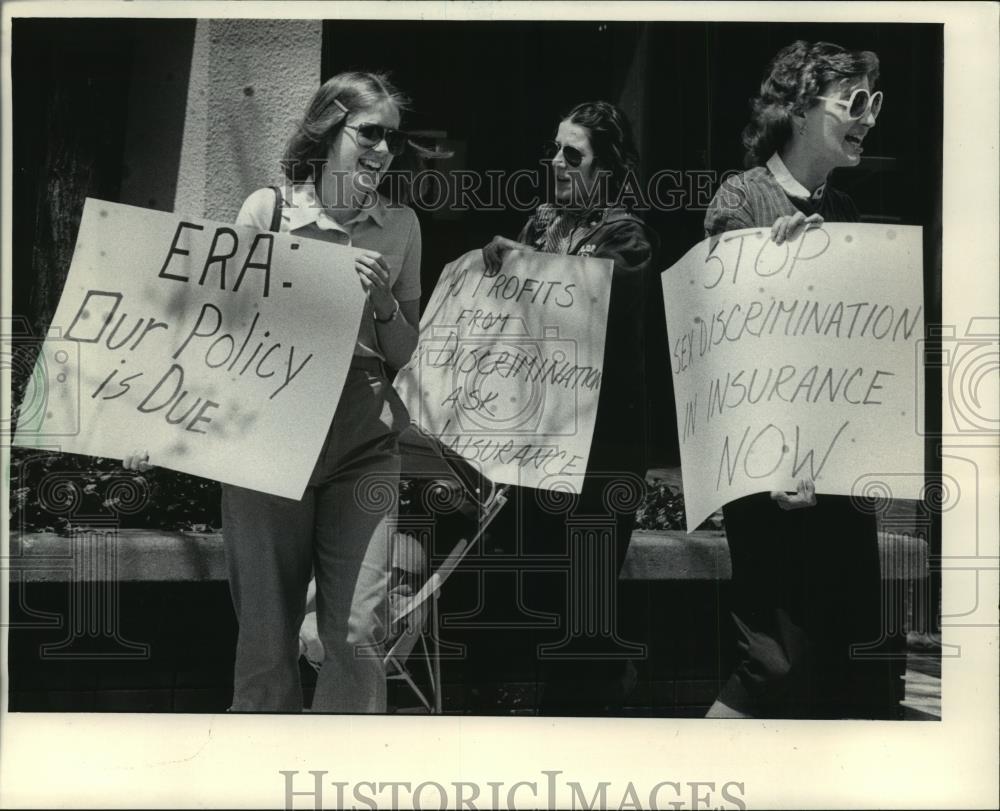 1983 Press Photo National Organization for Women at Time Insurance in Milwaukee - Historic Images