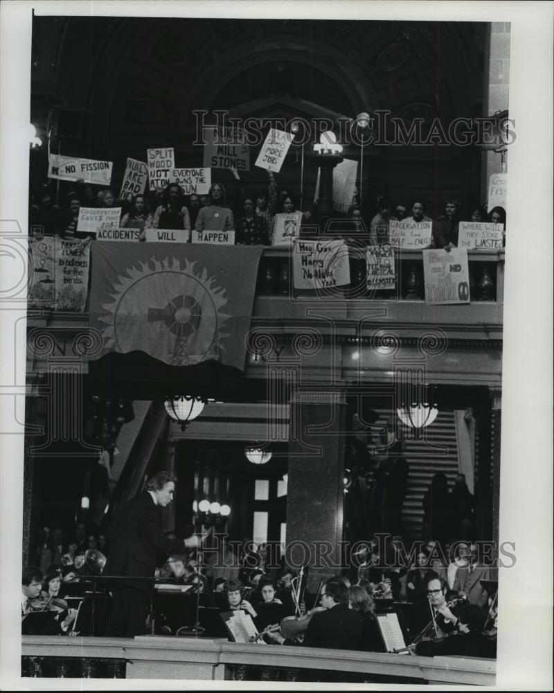 1979 Press Photo Milwaukee Symphony playing for Governor Dreyfus&#39; inauguration - Historic Images