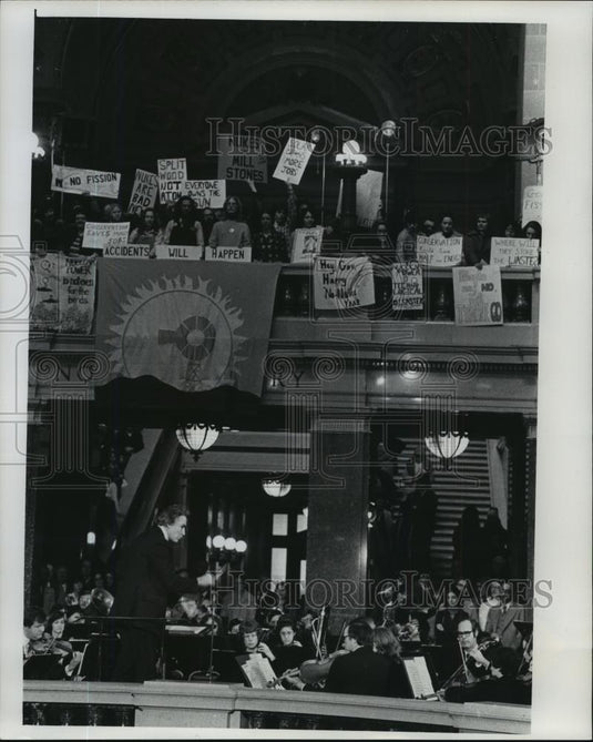 1979 Press Photo Milwaukee Symphony playing for Governor Dreyfus' inauguration - Historic Images