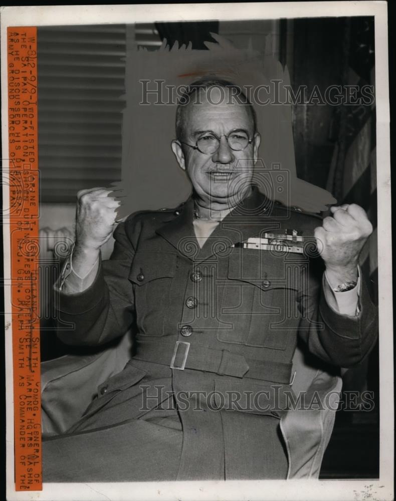 1944 Press Photo Two fisted General Holland M.Smith at press conference - Historic Images