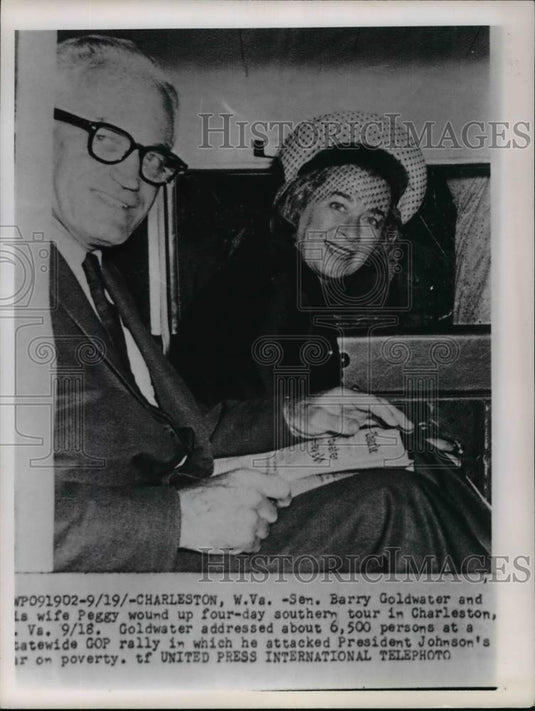 1964 Press Photo Sen. Barry Goldwater And His Wife Peggy In Southern Tour - Historic Images