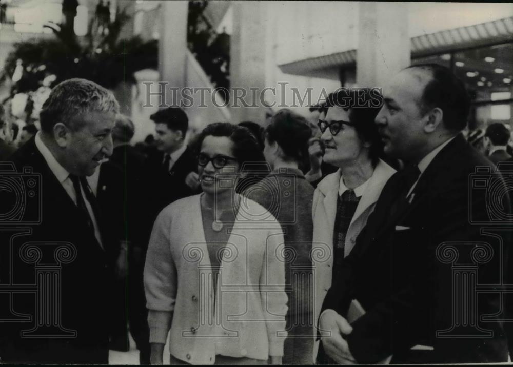 1966 Press Photo US Communist Delegates Winston, Gamzatov& Jackson in Moscow - Historic Images