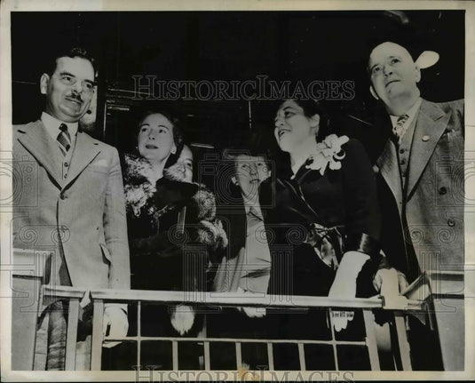 1944 Press Photo Harry Kelly, Thomas Dewey & Wives in Lansing, Michigan - Historic Images