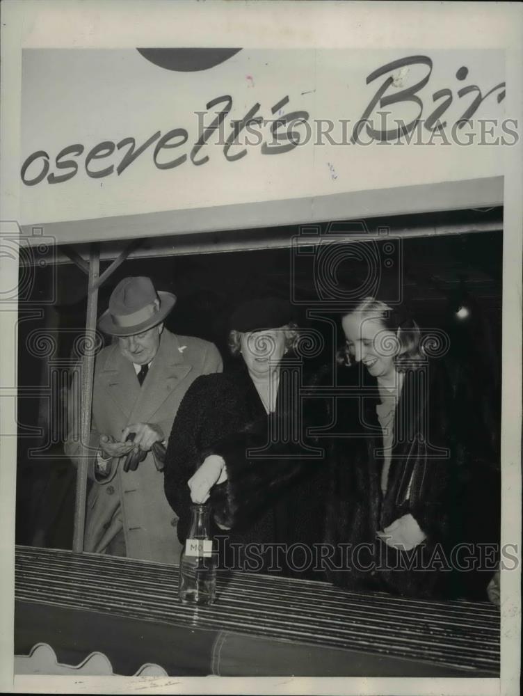 1946 Press Photo Bess &amp; Margaret Truman Open March of Dimes Campaign, Washington - Historic Images