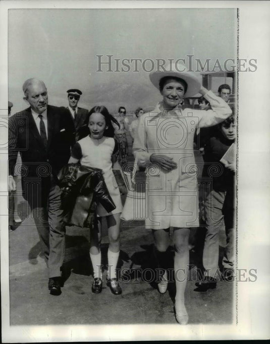 1970 Press Photo Prince Stanislous & Mrs. Lee Redziwill arrive with children - Historic Images