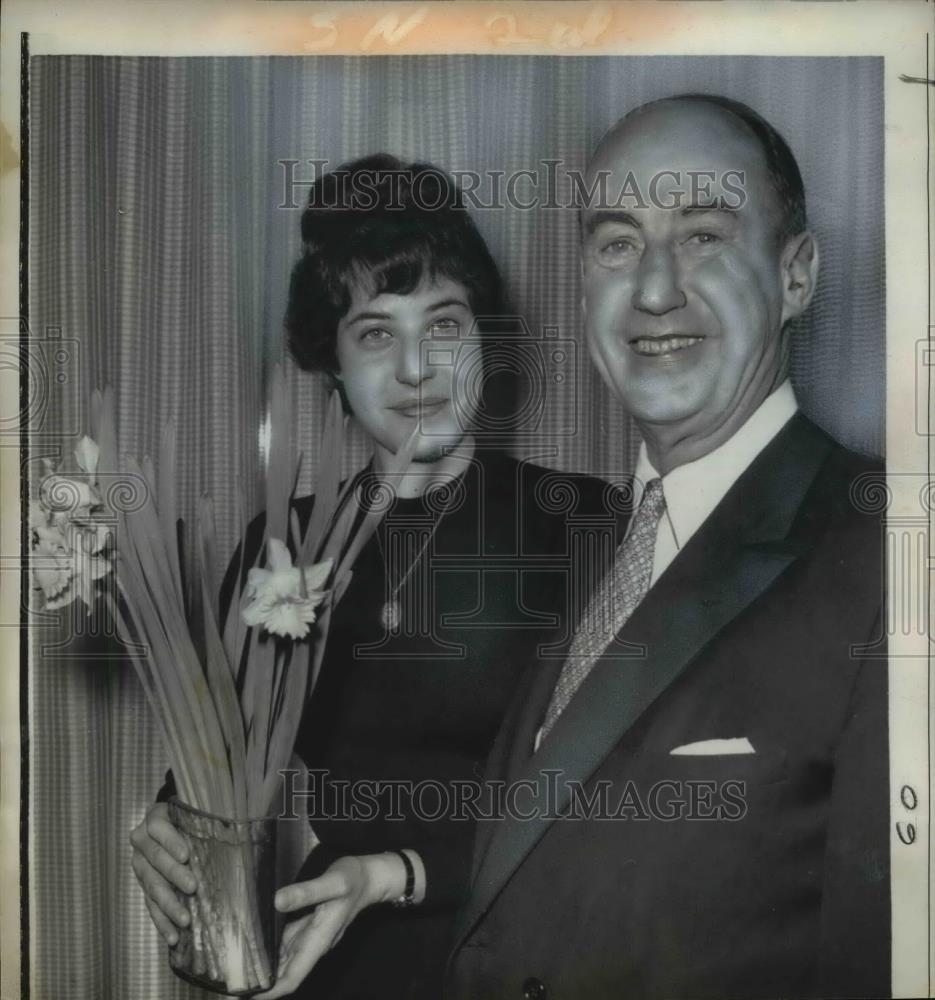 1964 Press Photo Adlai Stevenson &amp; Judith Dawidoff on His 64th Birthday - Historic Images