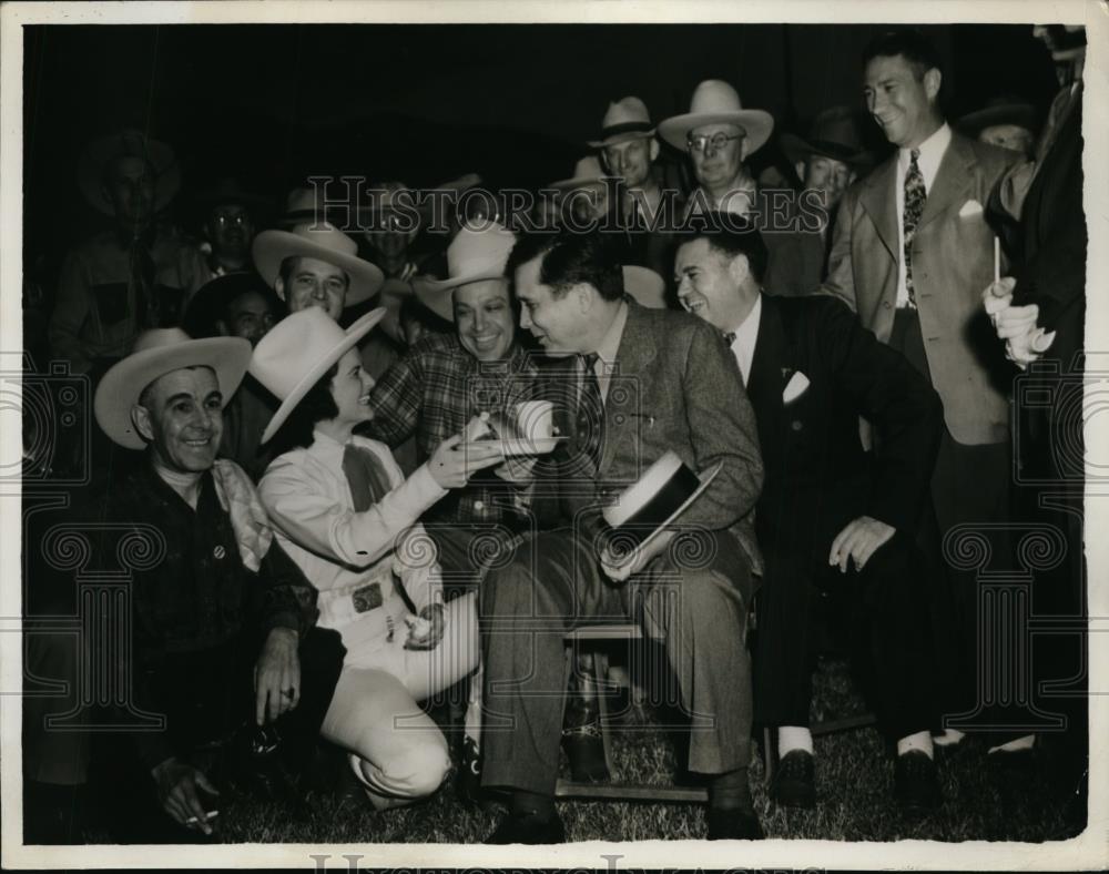 1940 Press Photo Wendell Willkie with Cowgirl Dolores Reed - nep05770 - Historic Images