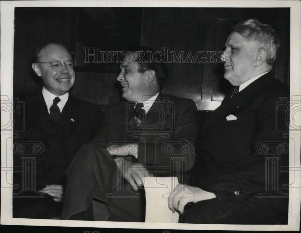 1940 Press Photo Wendell Willkie, Robert Taft &amp; James J. Davis on Willkie Train - Historic Images