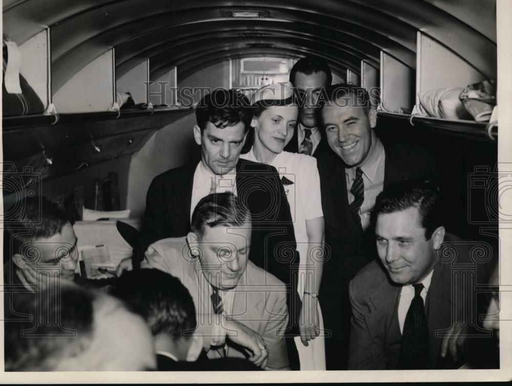 1940 Press Photo Wendell Willkie in Stratoliner Press Conference - nep05793 - Historic Images