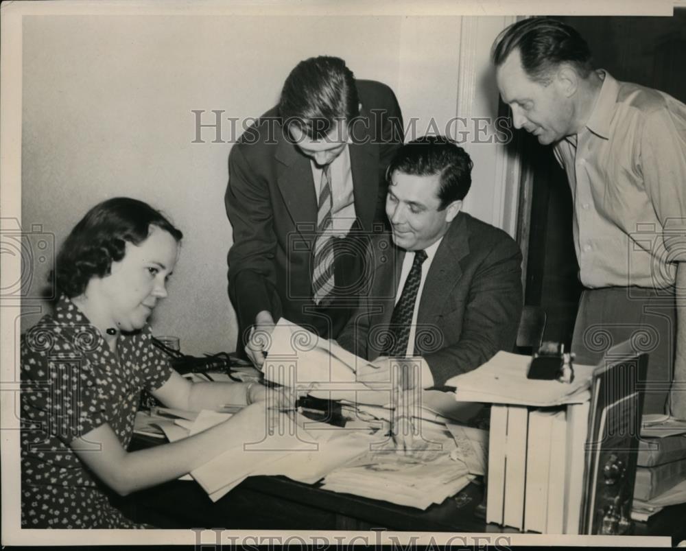 1940 Press Photo Wendell Willkie in Rushville, Indiana Office - nep05824 - Historic Images