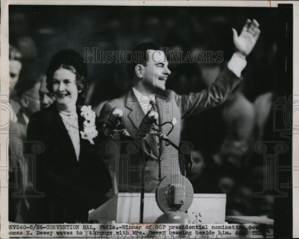 1948 Press Photo GOP Presidential nominee Thomas Dewey in Chicago with wife - Historic Images