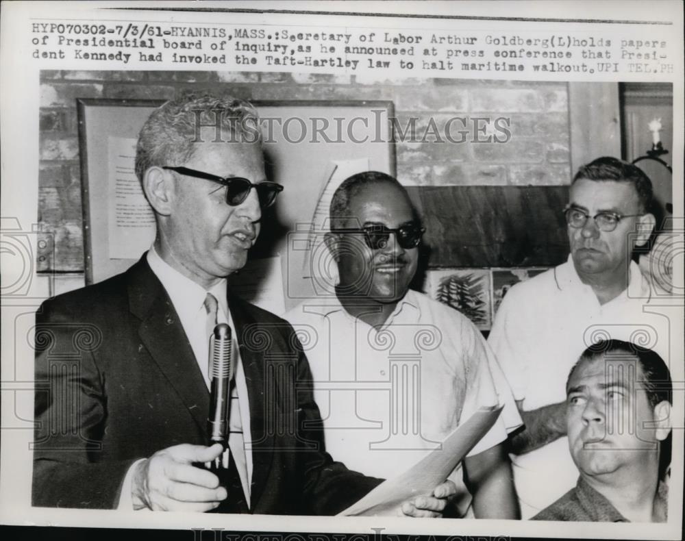 1961 Press Photo Labor Secretary Arthur Goldberg in Hyannis, MA Press Conference - Historic Images