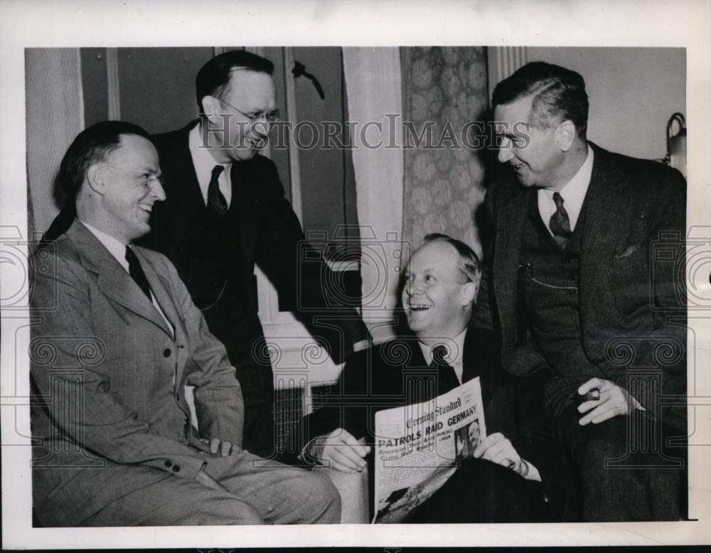 1944 Press Photo United States Congressmen Visiting London, England - nep06040 - Historic Images