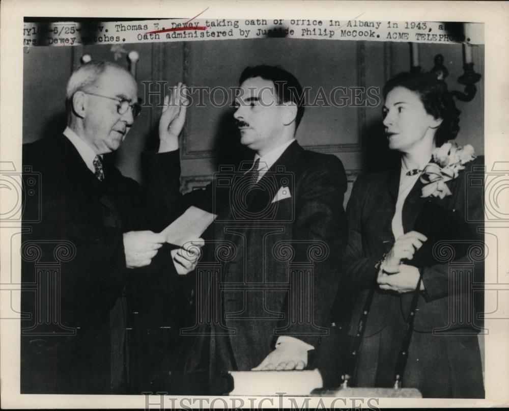 1943 Press Photo Thomas Dewey Takes Oath of Office - nep06064 - Historic Images