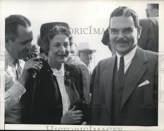 1944 Press Photo Gov Dewey & Wife En Route to Chicago Nat'l Convention - Historic Images