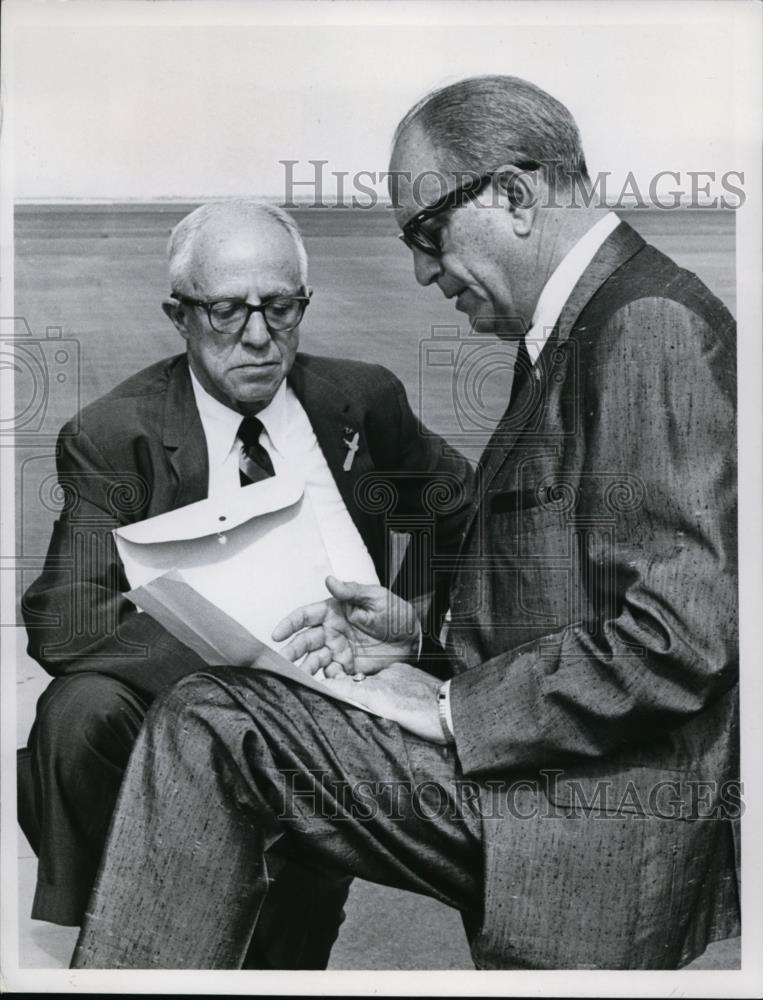 1968 Press Photo Hubert Humphrey Visits Cleveland - nep06107 - Historic Images