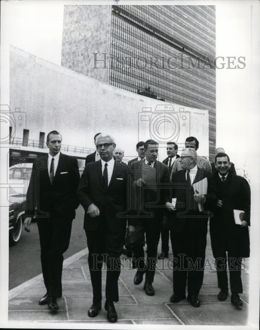 1968 Press Photo Arthur Goldberg & US Delegation Leaving United Nations - Historic Images