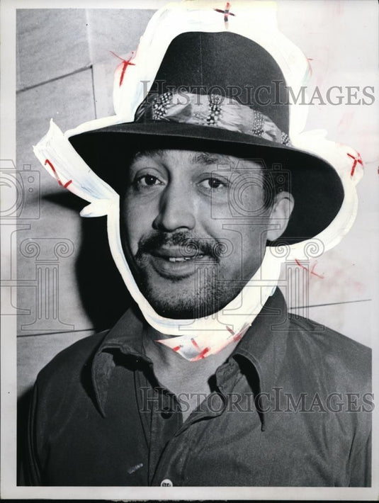 Press Photo John Gillette, Hat Company Worker - nep06299 - Historic Images