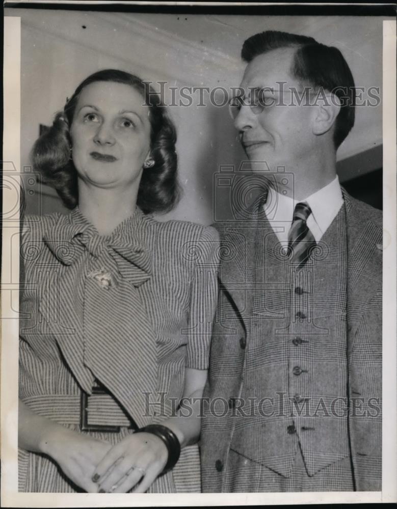 1946 Press Photo Congressional Candidate Albert L. Reeves Jr. &amp; Wife of Kansas - Historic Images