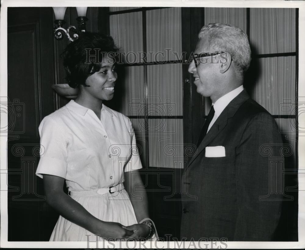 1962 Press Photo Labor Secretary Arthur Goldberg, Sharlene Frye of DC - Historic Images