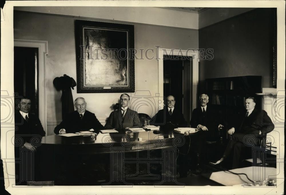 1922 Press Photo Asst Treasury Secretary Elliott Wadsworth, Rep TE Burton - Historic Images
