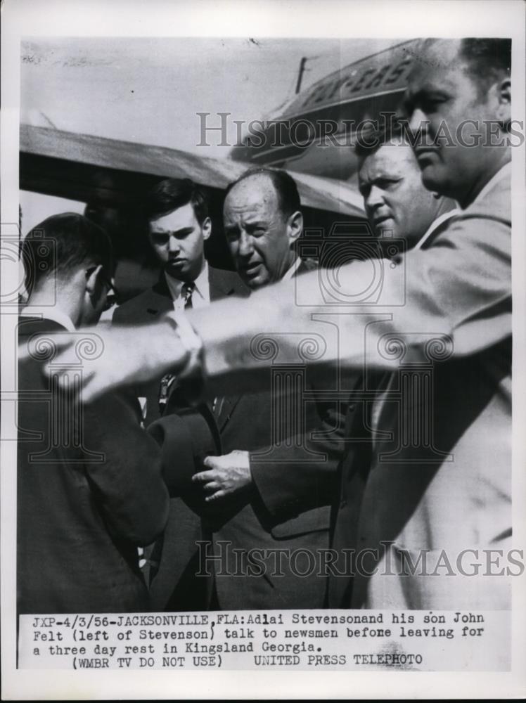 1956 Press Photo Adlai Stevenson &amp; Son John Felt Talking to Newsmen - nep06963 - Historic Images