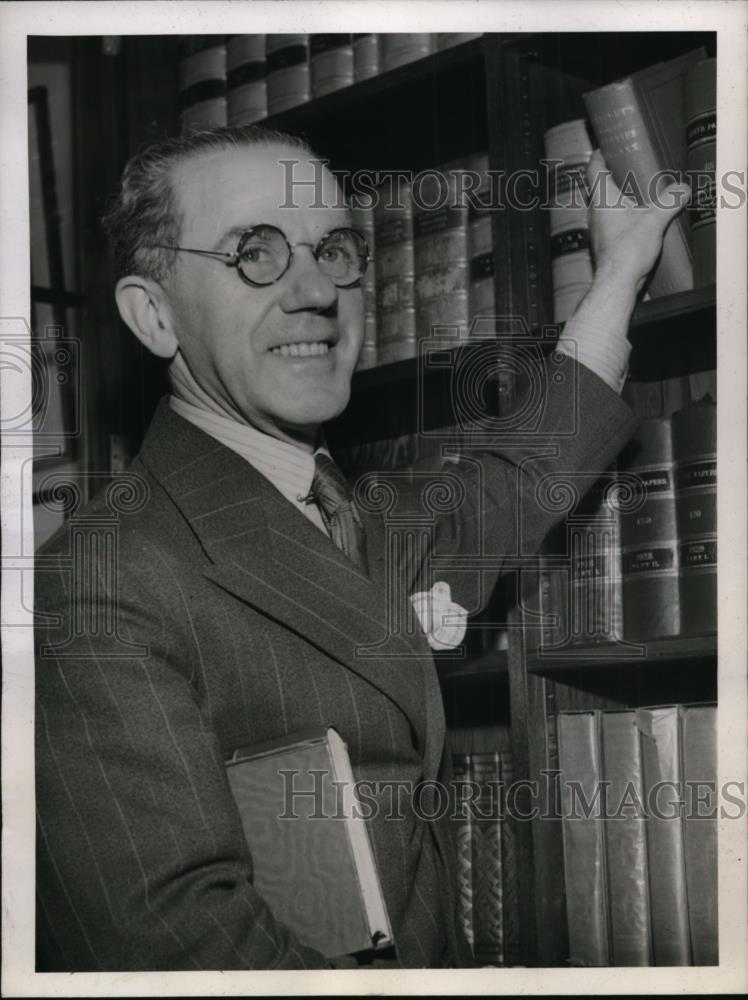 1944 Press Photo British Consul Harold Swan at office in Seattle WA - nep06970 - Historic Images