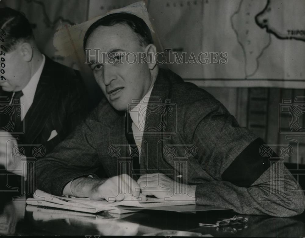 1941 Press Photo William Clark Studies War's Effect on British Legal System - Historic Images