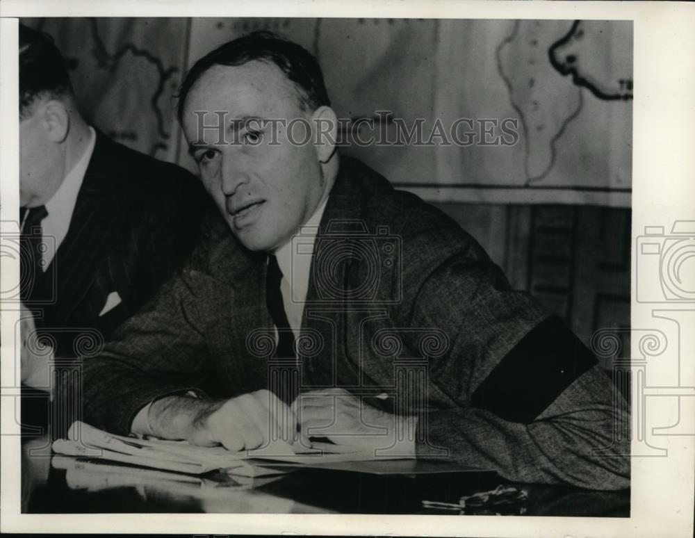 1941 Press Photo William Clark Studies War&#39;s Effects on British Legal System - Historic Images