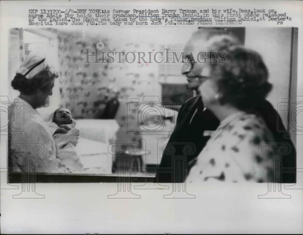 1957 Press Photo Former President Truman &amp; Wife Bess With Grandson Clifton - Historic Images