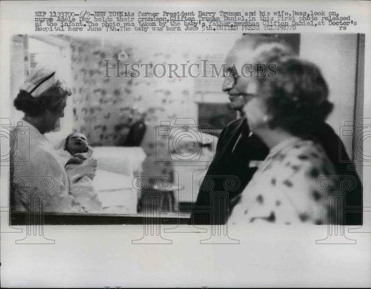1957 Press Photo Former President Truman & Wife Bess With Grandson Clifton - Historic Images