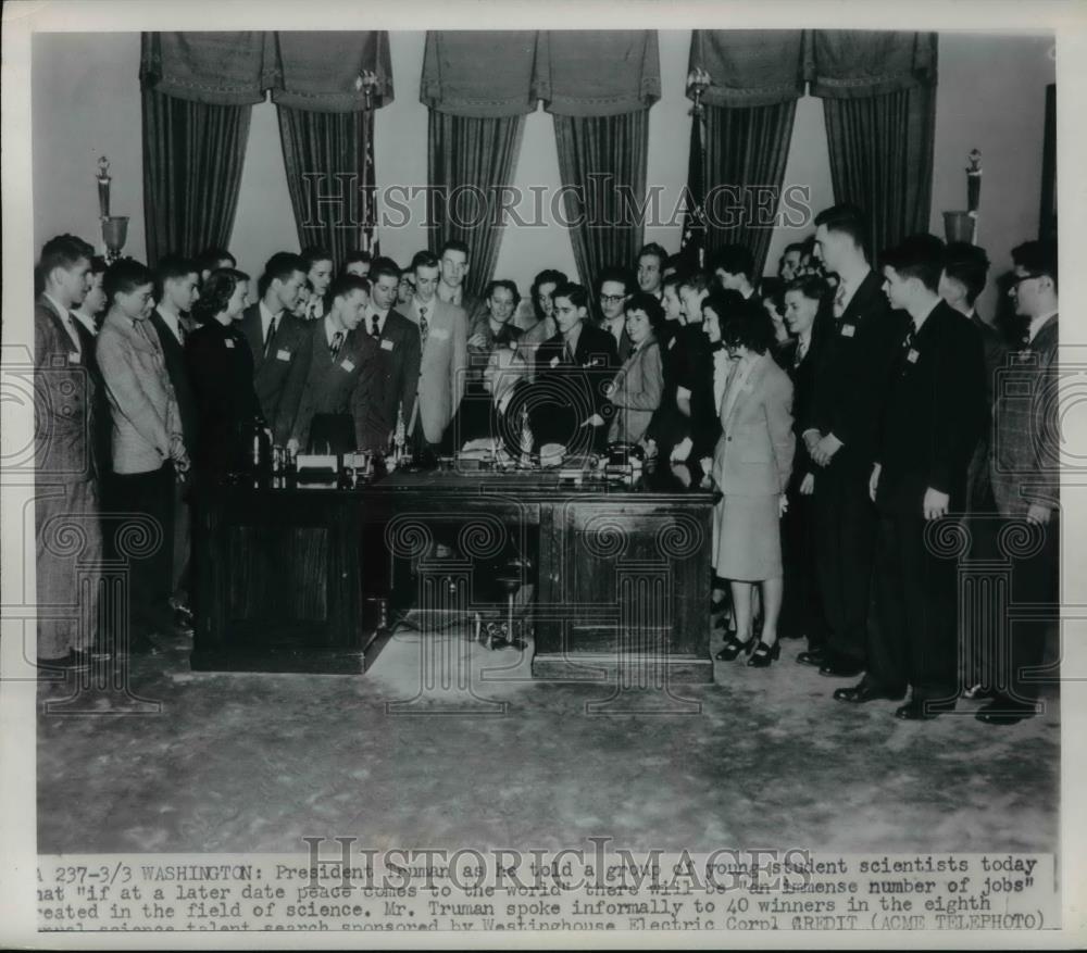 1949 Press Photo President Harry S. Truman with Young Student Scientists - Historic Images