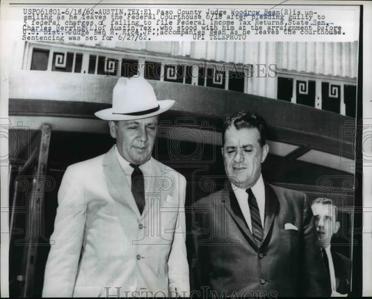 1962 Press Photo Judge Woodrow Bean Pleads Guilty to Tax Fraud w Charles Herring - Historic Images