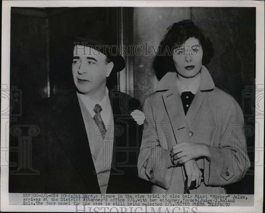 1953 Press Photo Pat Ward Arrives at District Attorney's Office for Jelke Trial - Historic Images