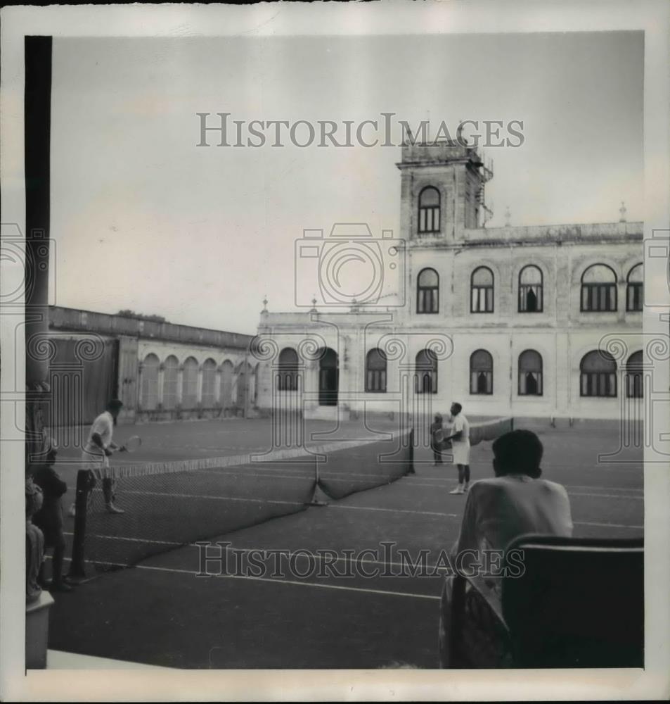 1947 Press Photo Maharaja Jam Saher of Navanagar, India Palace Tennis Courts - Historic Images