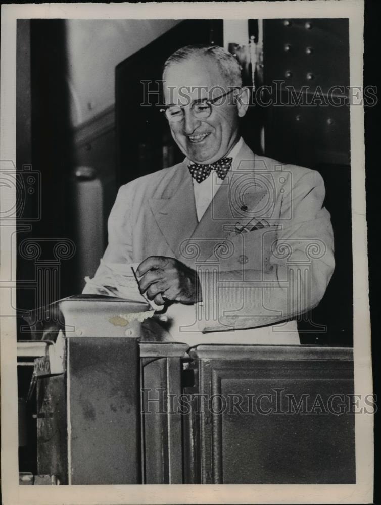 1948 Press Photo President Harry Truman at Cinncinati Ohio - nep07911 - Historic Images