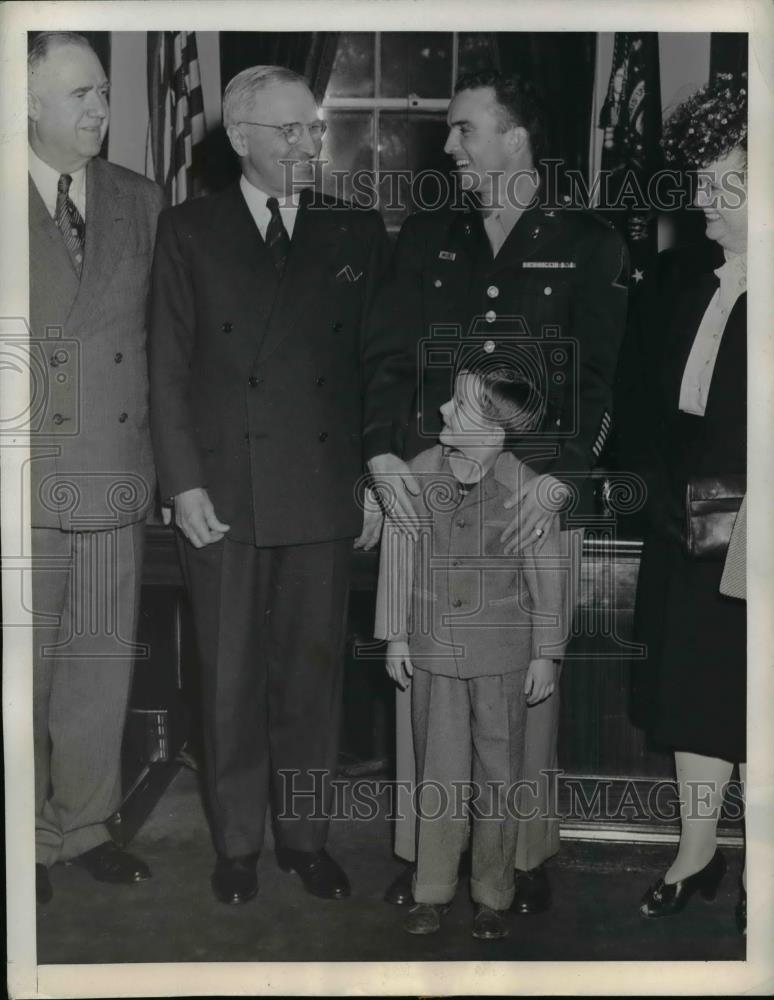 1946 Press Photo  President Harry Truman,Capt Fred LaBoon of American Legion - Historic Images