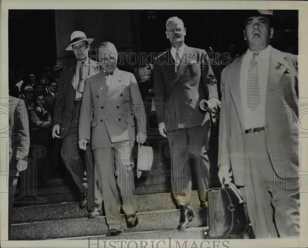 1945 Press Photo Pres Truman Leaves Federal Building in Kansas City  - nep08106 - Historic Images