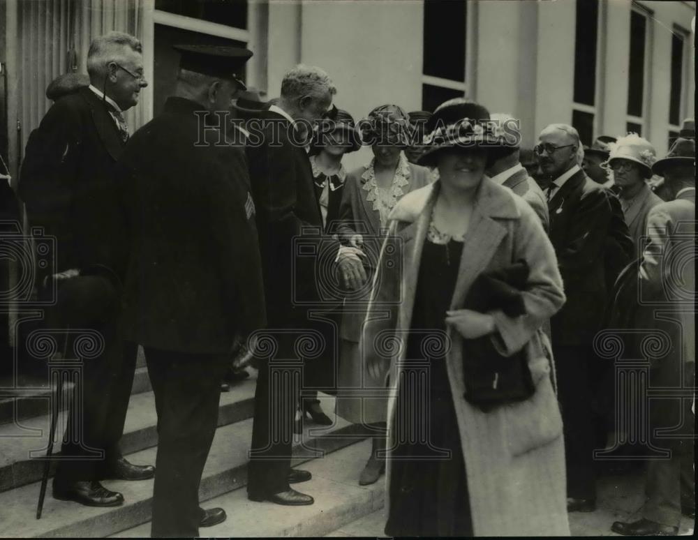 1923 Press Photo Sen Lodge of MA Greeting Bostonians at Executive Offices - Historic Images