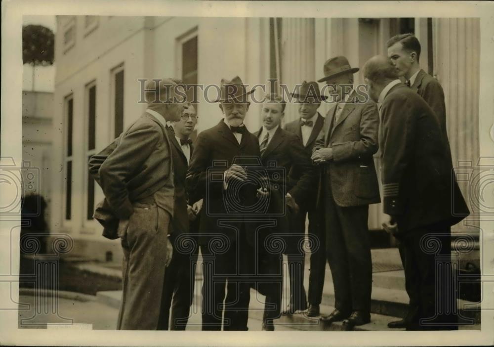 1922 Press Photo Sen Lodge & Speaker Gillette Speaking to Newsmen - nep08239 - Historic Images