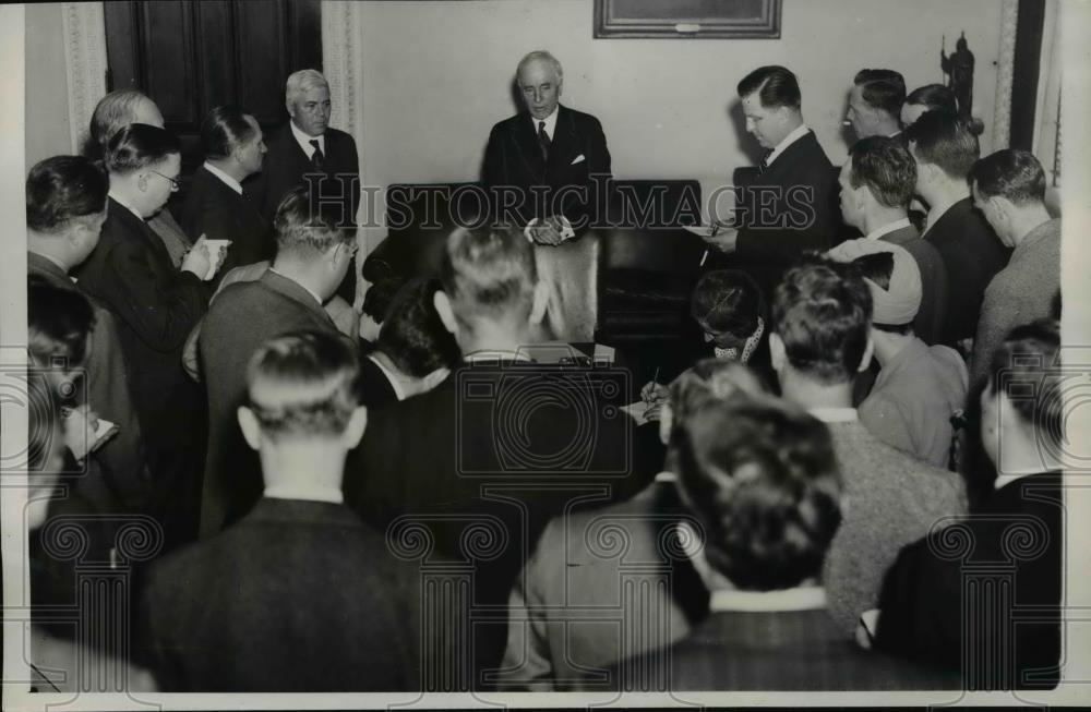 1940 Press Photo Secy of State Cordell Hull Discusses War Situation with Press - Historic Images