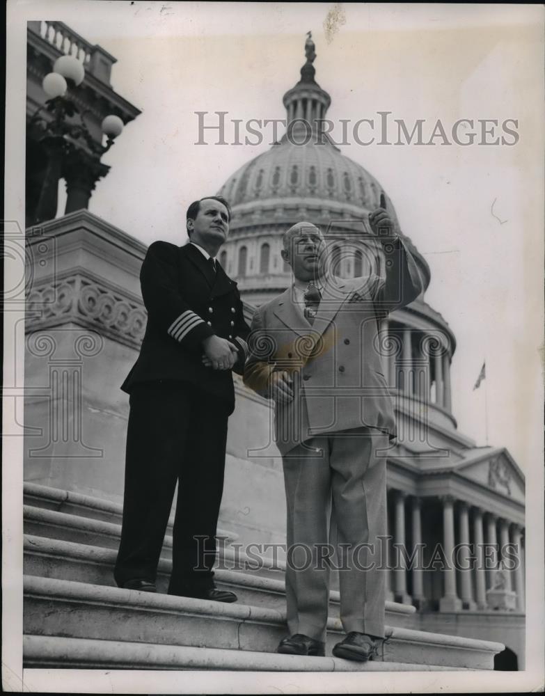 1952 Press Photo James Murphy, Capt Henrick Carlsen at Capitol Hill, Washington - Historic Images