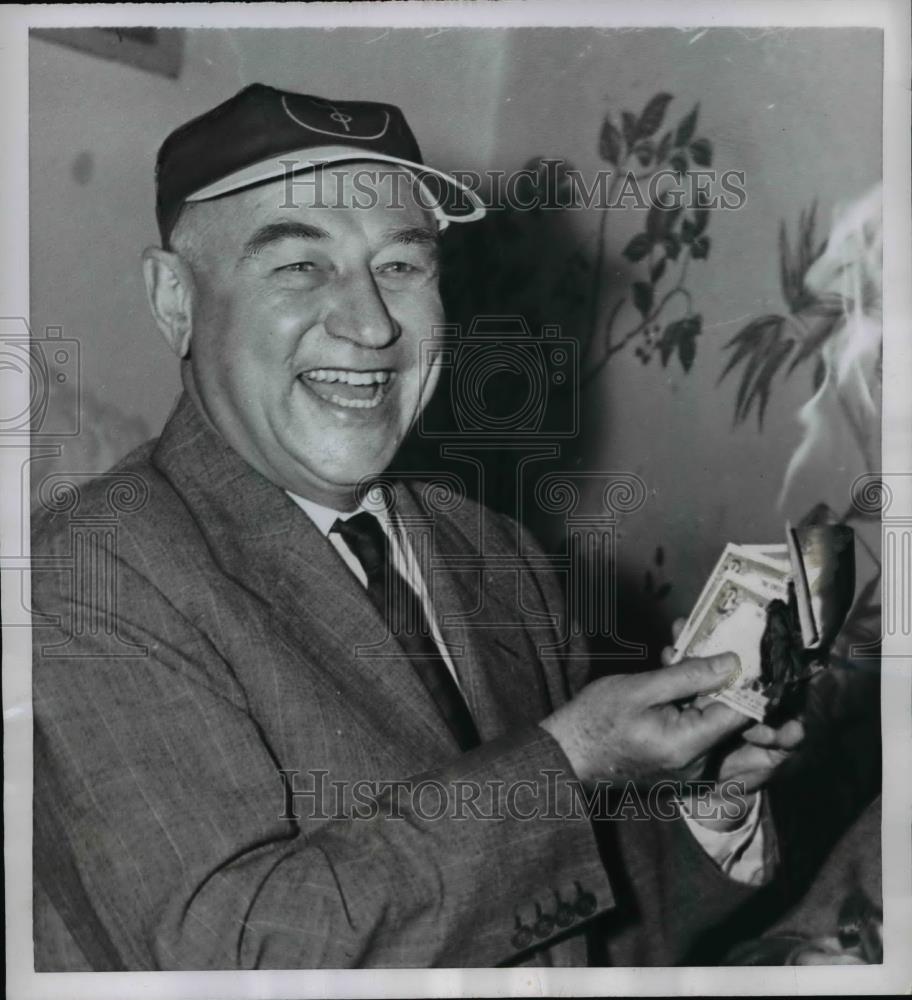 1954 Press Photo George Humphrey Burns Phony $8 Bill Ticket to Luncheon - Historic Images