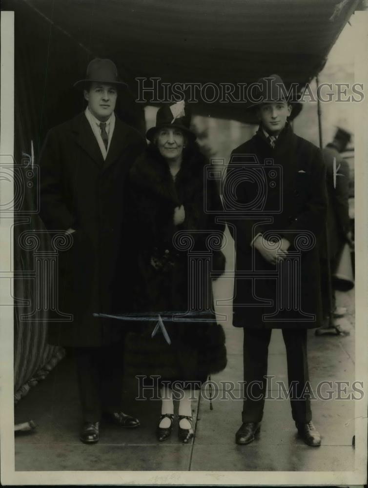 1929 Press Photo Lady Isabella Howard &amp; Sons, Francis &amp; Henry - nep08409 - Historic Images