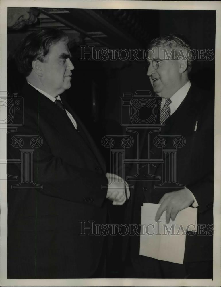 1941 Press Photo John L Lewis &amp; Charles O&#39;Neill Shake Hands Amid Contract Battle - Historic Images